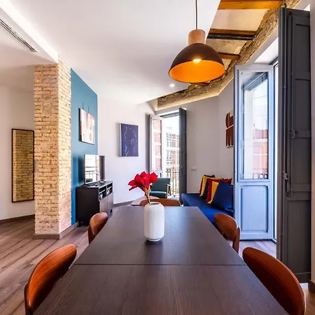 Well Lit And Creatively Designed Appartement