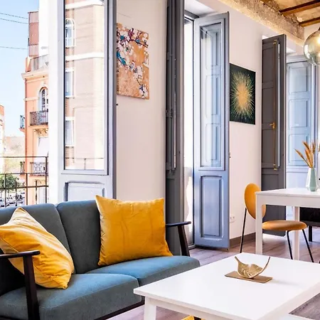 Apartment Beautifully Designed With Lots Of Natural Light