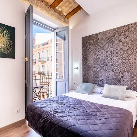 Beautifully Designed With Lots Of Natural Light Apartment *