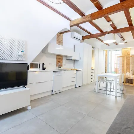 Apartup Arenas Apartment