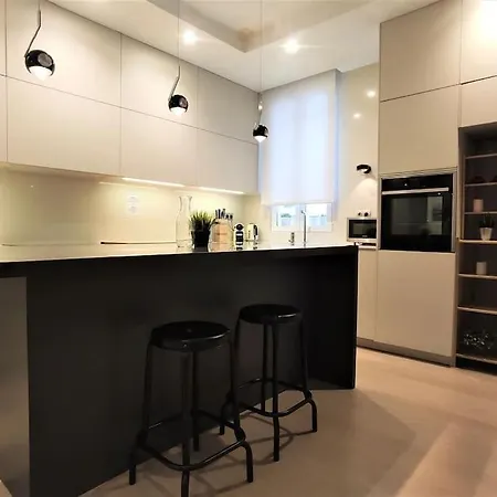 De Lujo Frente Al Mercado Colon. Only Adults バレンシア