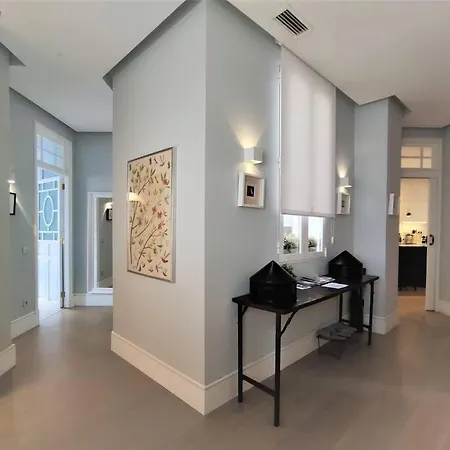 De Lujo Frente Al Mercado Colon. Only Adults