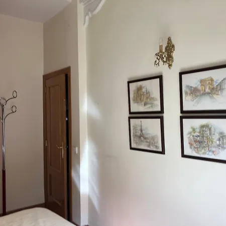 Private Single In Ruzafa, Ladies Only, Non Smoker Homestay *
