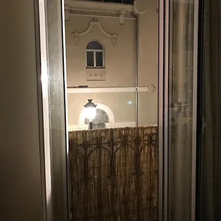 Homestay Private Single In Ruzafa, Ladies Only, Non Smoker