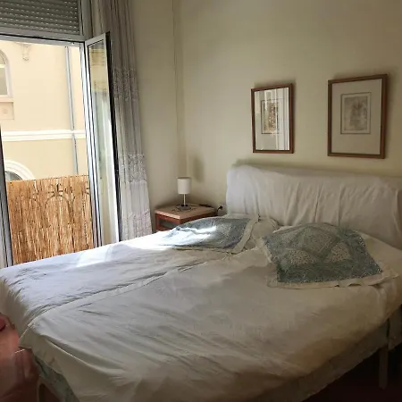 Private Single In Ruzafa, Ladies Only, Non Smoker Homestay *