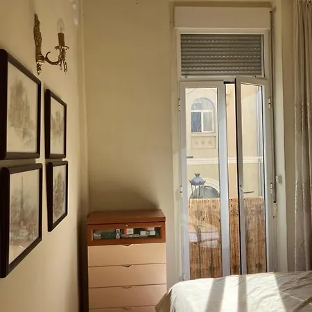 Private Single In Ruzafa, Ladies Only, Non Smoker *