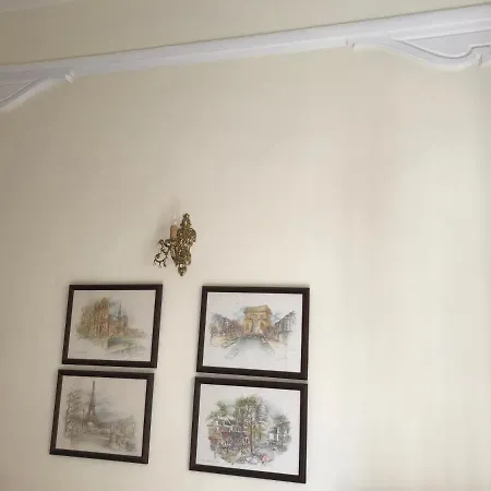 Private Single In Ruzafa, Ladies Only, Non Smoker Homestay *