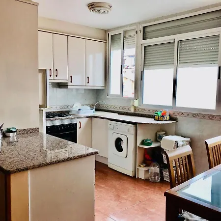 Private Single In Ruzafa, Ladies Only, Non Smoker Homestay *