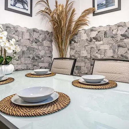 Apartament Exquisite With An Original Design