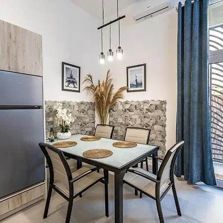 Exquisite With An Original Design Apartment *