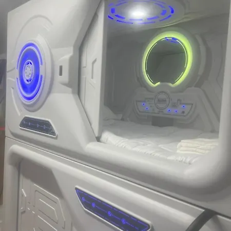 Limin Capsules Kapselhotel Valencia