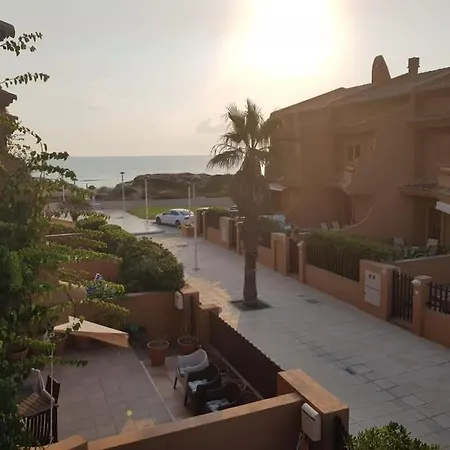 Hébergement de vacances Adosado En La Playa De El Perellonet Con Piscina, Pista Tenis
