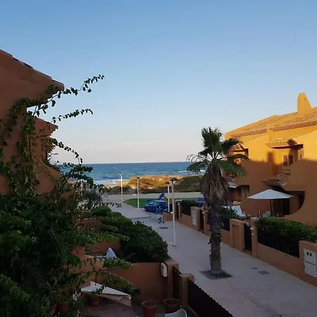 Adosado En La Playa De El Perellonet Con Piscina, Pista Tenis Hébergement de vacances *