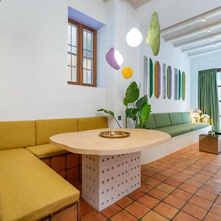 Apartup Market Square Apartment