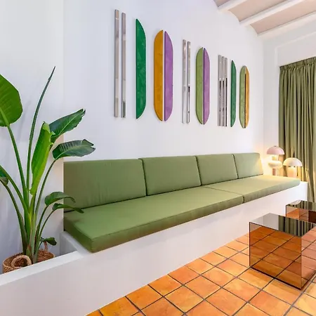 Apartup Market Square Apartment