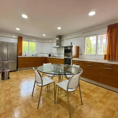 Con Piscina, Jardin Y Aire Acondicionado En La Eliana-l'eliana Villa Valencia