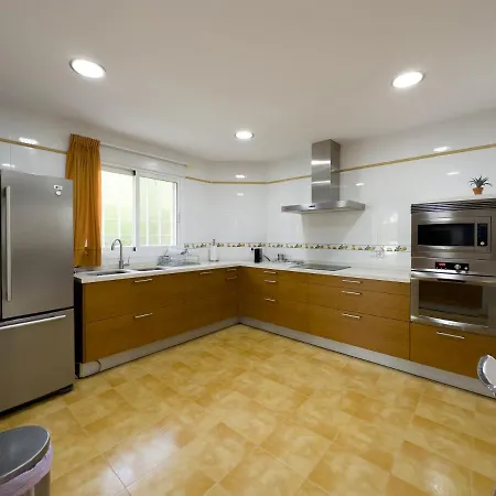 Villa Con Piscina, Jardin Y Aire Acondicionado En La Eliana-l'eliana