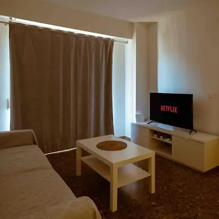 Apartamento 15 Min. Metro Ride To The Center