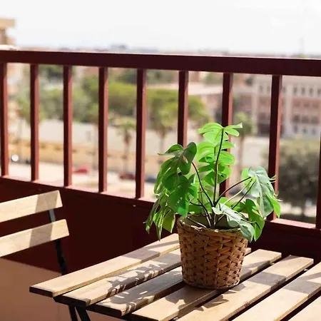 15 Min. Metro Ride To The Center