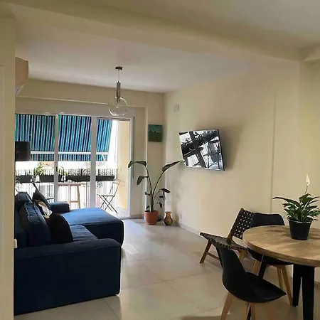 Апартаменты Modern In Heart Of