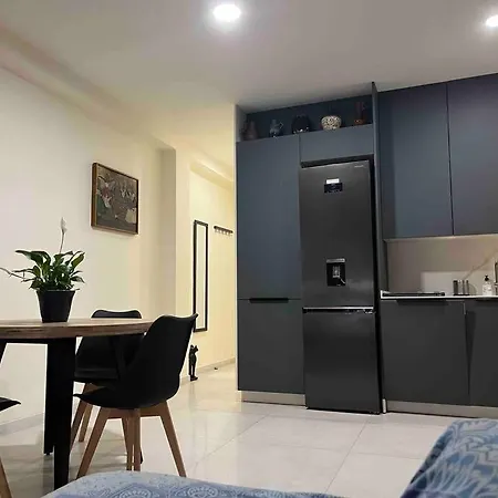 Modern In Heart Of شقة