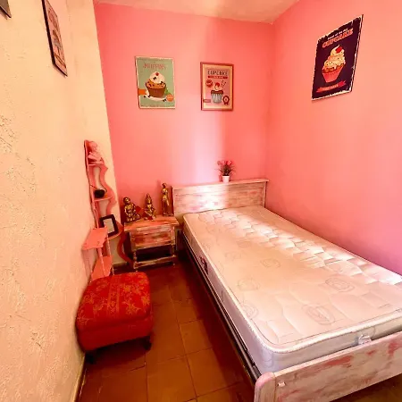 Homestay Cosy Near And Valencia
