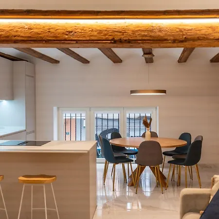 Market - Ciutat Vella, Exclusively For Families - Mid-term Apartamento *