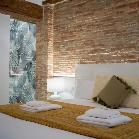 Apartamento Market - Ciutat Vella, Exclusively For Families - Mid-term *