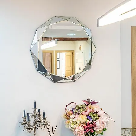 Central Luxury Flat With Free Parking Апартаменты *