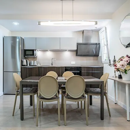 Central Luxury Flat With Free Parking *