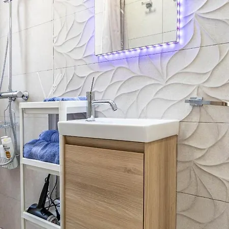 Апартаменты Central Luxury Flat With Free Parking *