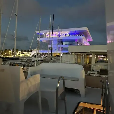 Hotel en barco Noche Insolita En Yate De 16m A 2 Minutos De La Playa Valencia
