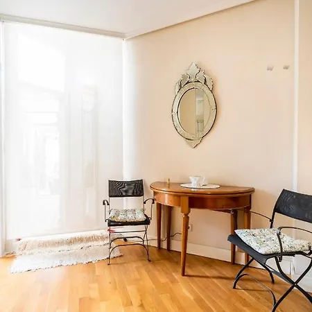 Propiedad Premium De 4 Con Terrazas Privadas En Gran Via Valencia-ac, Wifi, Ubicacion Perfecta Bed & Breakfast