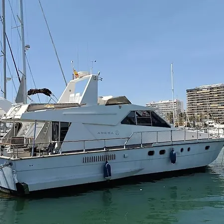 Noche Insolita En Yate De 16m A 2 Minutos De La Playa * ולנסיה