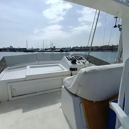 Noche Insolita En Yate De 16m A 2 Minutos De La Playa ולנסיה