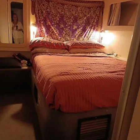 Bateau-hôtel Noche Insolita En Yate De 16m A 2 Minutos De La Playa