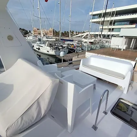 Noche Insolita En Yate De 16m A 2 Minutos De La Playa * ולנסיה