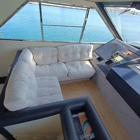 Bateau-hôtel Noche Insolita En Yate De 16m A 2 Minutos De La Playa