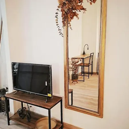 Urban Loft Apartment *