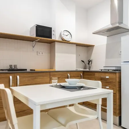 Nuevo Estudio A Metros De La Playa, Con Terraza Y Zonas Comun 3c * Valencia