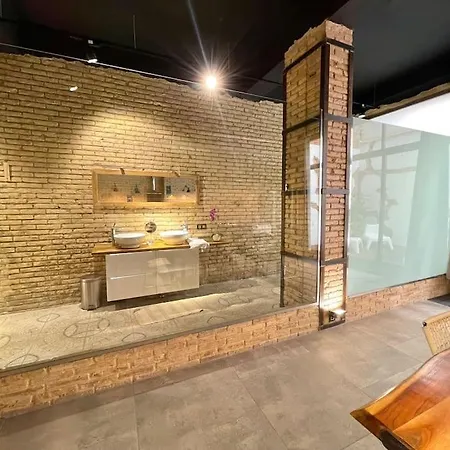 Iy Loft 4 - Open Plan Garage Style - Up To 4 People Apartment *