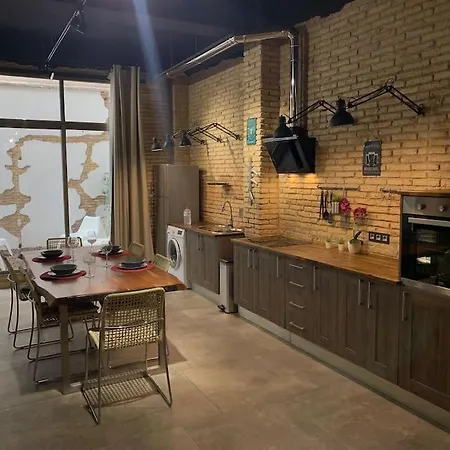 Iy Loft 4 - Open Plan Garage Style - Up To 4 People