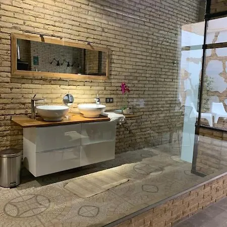 Iy Loft 4 - Open Plan Garage Style - Up To 4 People Apartment *