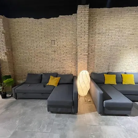 Iy Loft 4 - Open Plan Garage Style - Up To 4 People Valencia