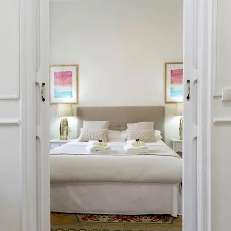 Family Century House With Terrace And Parking *