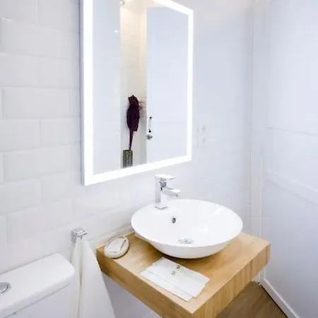 Family Century House With Terrace And Parking