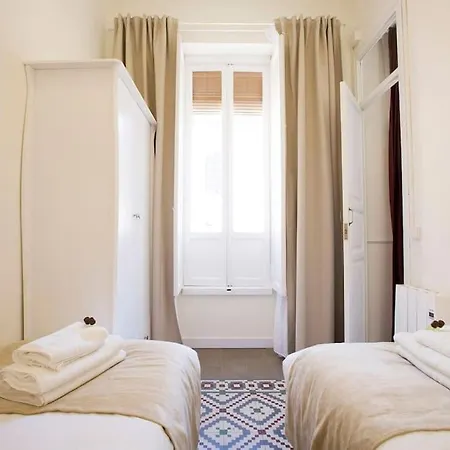 Family Century House With Terrace And Parking