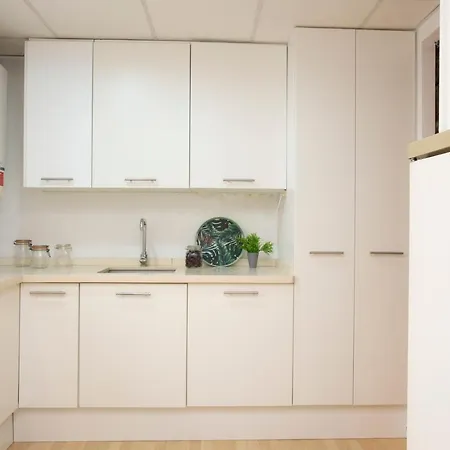 Apartment Singularstays Reina Ii