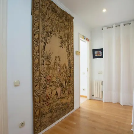 Apartment Singularstays Reina Ii *
