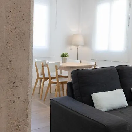 Apartup Opera Apartment